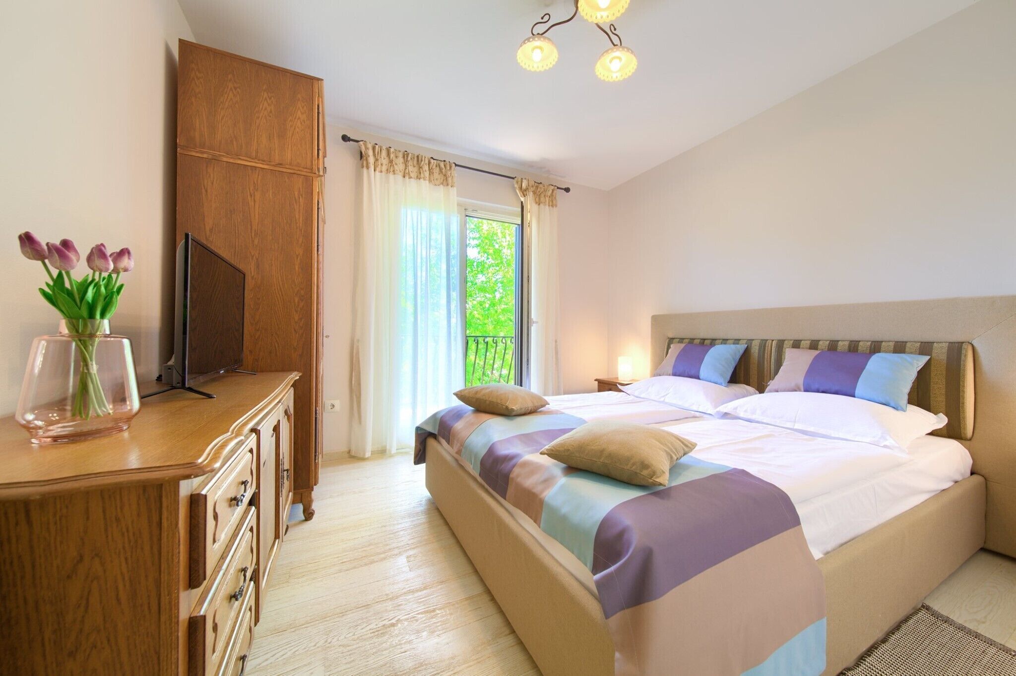 Villa – grand | 5 soverom, individuelt dekorert, individuelt innredet og lydisolert