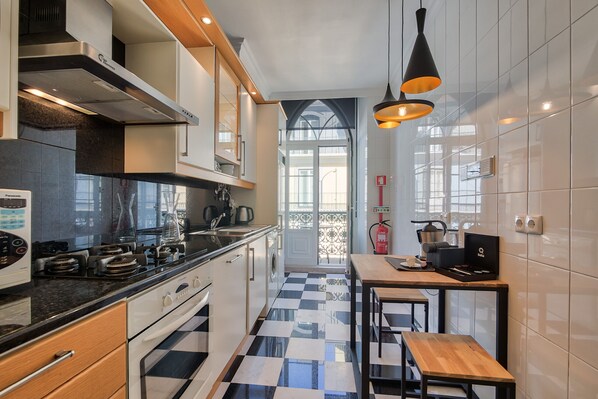 Fridge, microwave, oven, stovetop - Nomad's Fine Arts in Chiado (Lisboa ciudad)