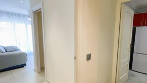 Unclassified image, 3 of 31, button - InmoBookin Leri-Mar, air-conditioned, swimming pool and two minutes from the sea (Salou)