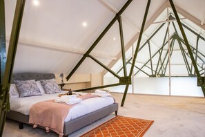 Premium Penthouse | 3 bedrooms, desk, soundproofing, iron/ironing board - Post Office Penthouse (Great Yarmouth)
