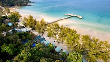 Fachada de la propiedad por la tarde o noche