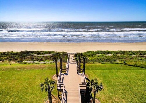 The Boardwalk - Oceanfront, Elevator, BIG Beach Views!
