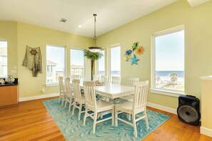 Dining - The Boardwalk - Oceanfront, Elevator, BIG Beach Views! (Galveston)