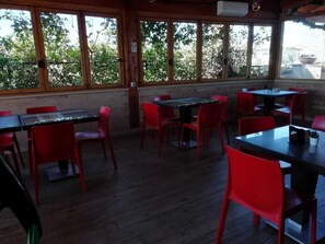 Free daily local cuisine breakfast - Villa Tardioli Affittacamere (Arielli)