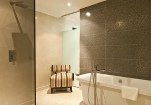シャワー、タオル、トイレットペーパー