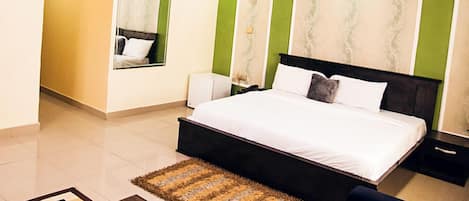 Deluxe Suite | 1 bedroom, individually decorated, individually furnished, desk