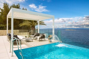 Seasonal outdoor pool - Luxury Villa Palma de Korkyra with Pool (Blato)