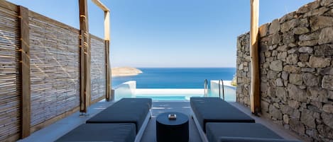 Suite Deluxe, piscine privée, vue sur la mer | Vue de la chambre