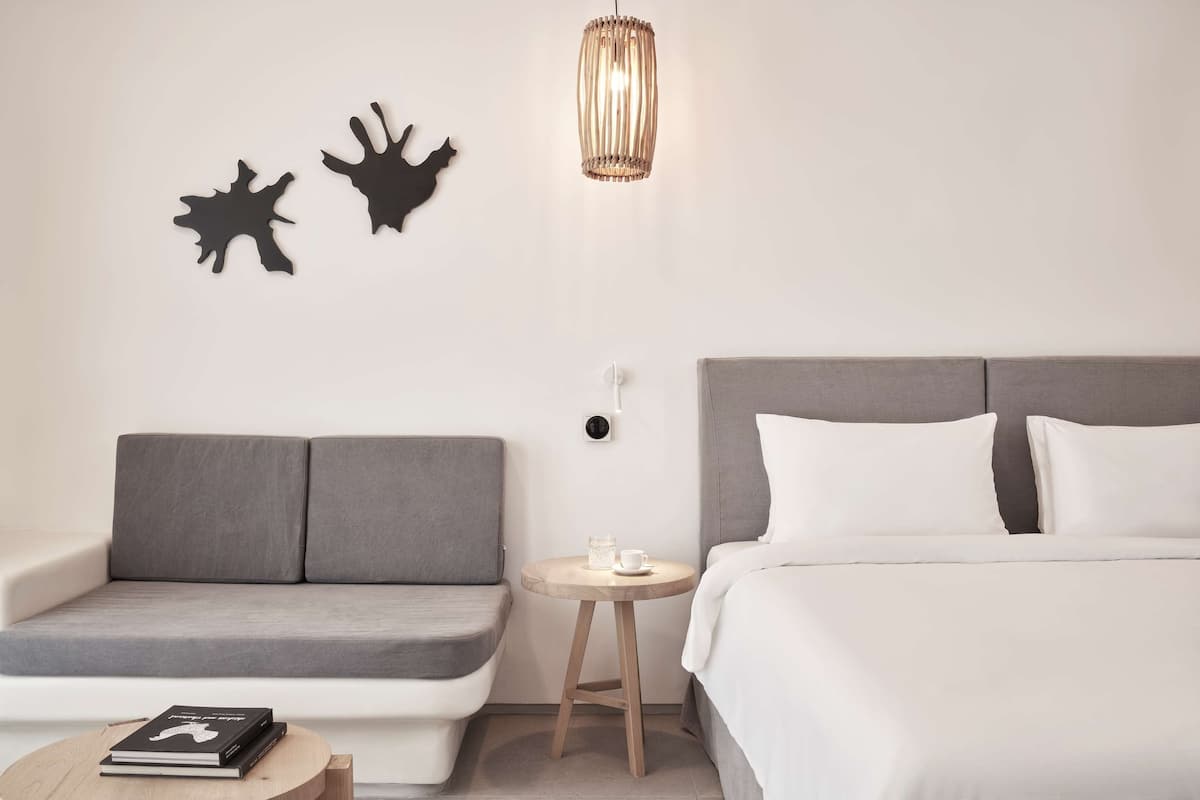 Suite luna di miele, idromassaggio, vista mare | 1 camera, minibar, una cassaforte in camera, insonorizzazione