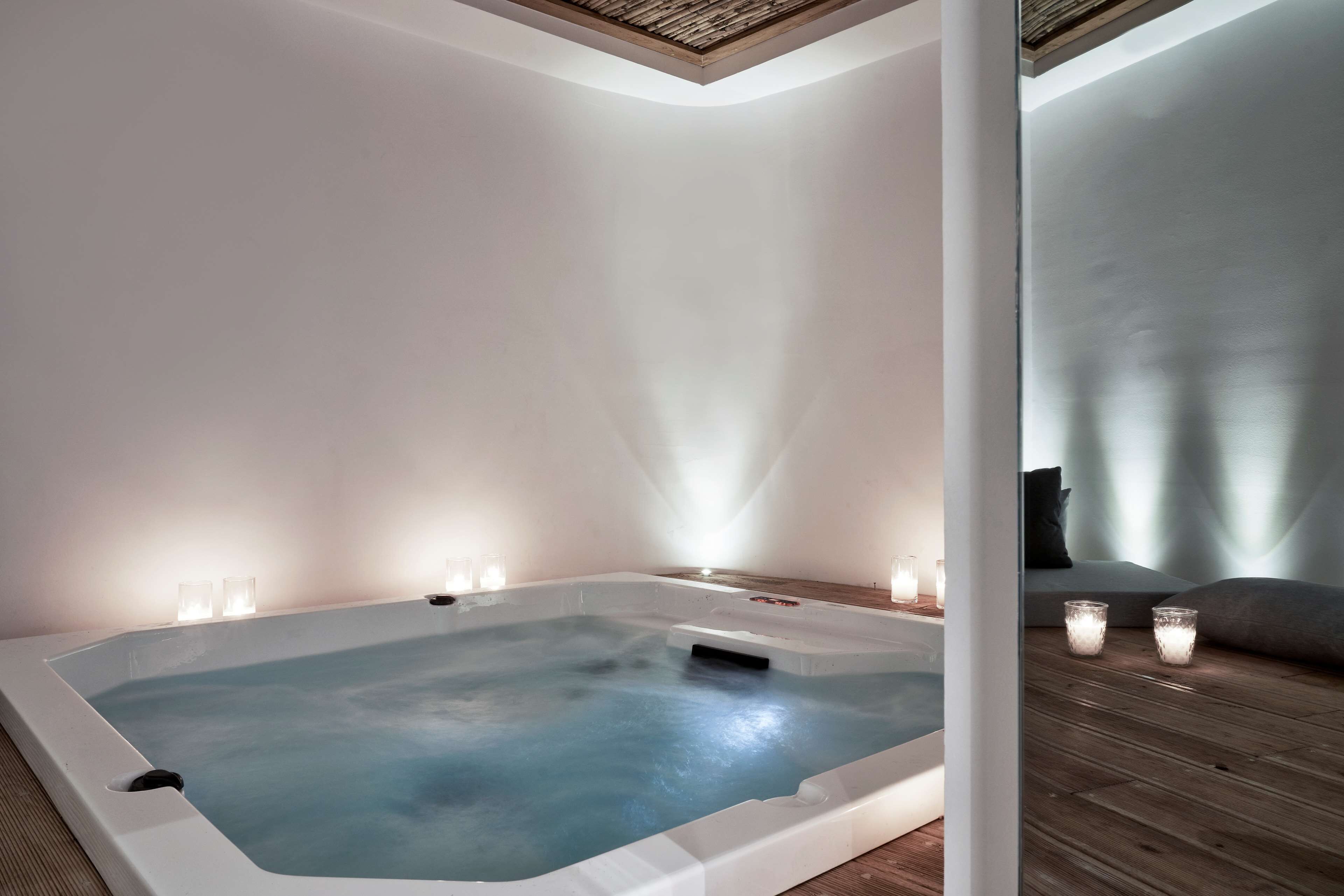 couples treatment room(s), hot tub, steam room, body treatments