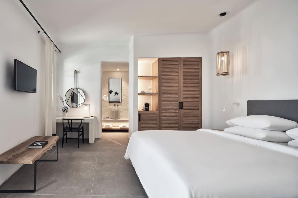 Premium bedding, pillowtop beds, minibar, in-room safe