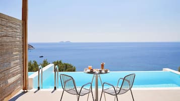 Suite Junior, piscine privée, vue mer | Balcon