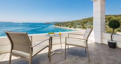 Beachfront Villa Azzurro With Pool