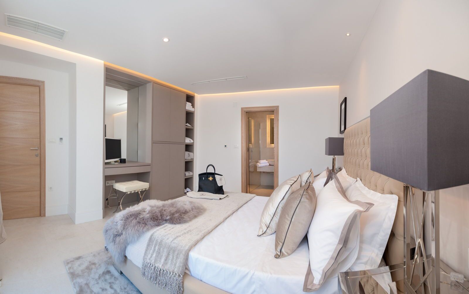 Elite Villa, 4 Bedrooms | 4 bedrooms, in-room safe, individually decorated, individually furnished
