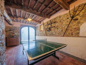 Games room - Lovely apartment in villa for 3 people with WIFI, pool, A/C, TV and terrace (Lucca)