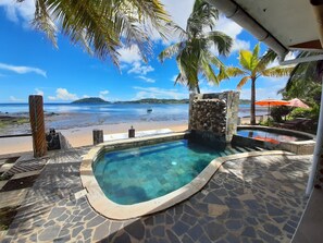 A pool area with a view of the beach and ocean. - Jazzybeach Hotel (Nosy Be)