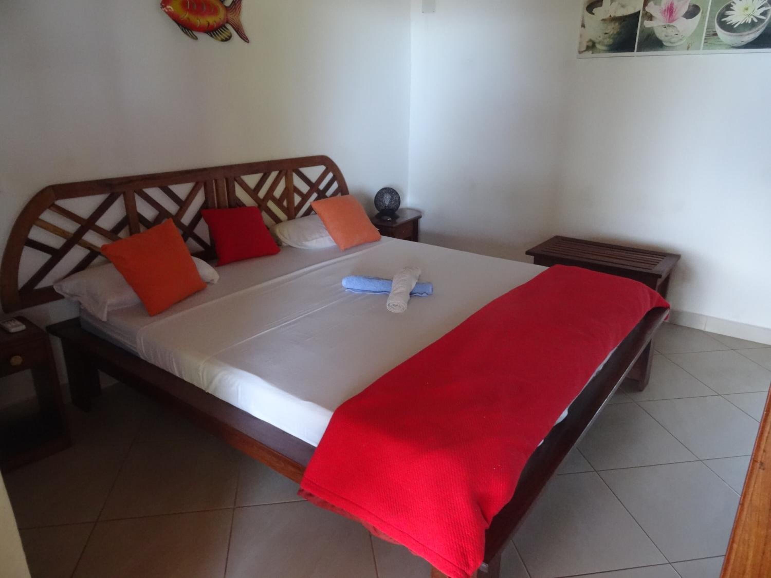 高級寢具、特厚豪華床墊、房內夾萬、獨特設計