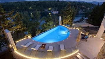 Piscina externa sazonal
