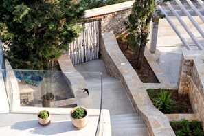 Property entrance - Luxury Villa Hvar Enigma with Pool (Jelsa)