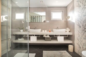 Vila | Banheiro | Produtos de toalete grátis, secador de cabelo, toalhas de banho 