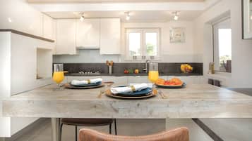 Villa | In-room dining