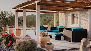 Villa | Terrace/patio