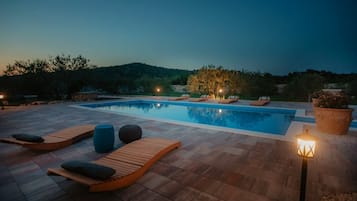 Piscine extérieure (ouverte en saison)