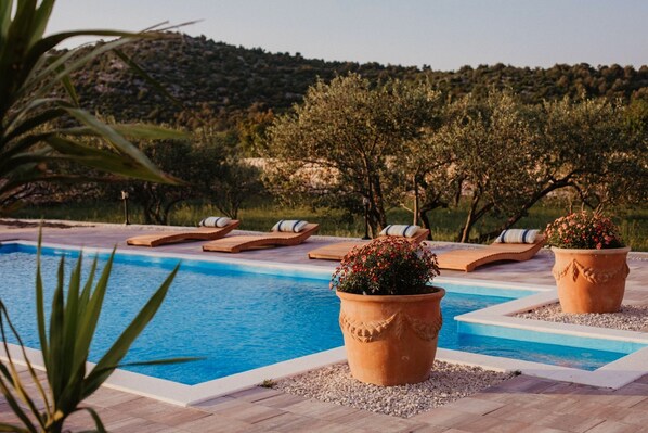 Seasonal outdoor pool - Villa Red Hacienda with Pool (Vodice)