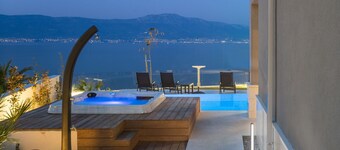 Beachfront Villa Grey Martini with Pool