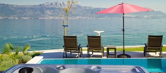 Beachfront Villa Grey Martini with Pool