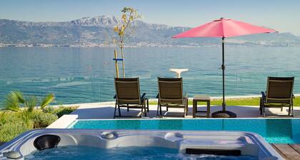 Beachfront Villa Grey Martini with Pool