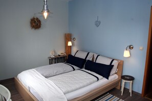 Design Double Room | Hypo-allergenic bedding, individually decorated, individually furnished - Landgasthof Höfener Garten (Nuremberg)