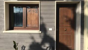 Pintu masuk properti