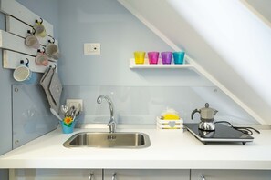 Apartment, 1 Bedroom | Private kitchenette | Mini-fridge, stovetop, espresso maker, cookware/dishes/utensils - 25 Belledonne (Naples)