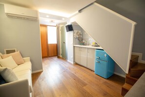 Appartamento, 1 camera da letto | Area soggiorno | TV a schermo piatto