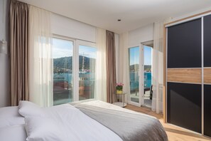 Villa, Beachfront | 5 bedrooms, individually decorated, individually furnished, desk