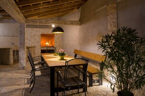 BBQ/picnic area - Beachfront Villa Seashell with Pool (Marina)