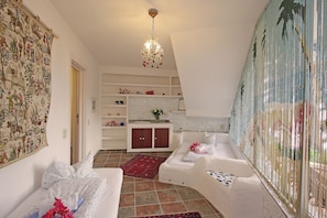 3 habitaciones, tabla de planchar con plancha, wifi y ropa de cama