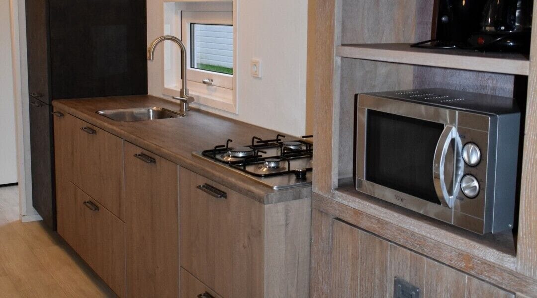 Basic Chalet (Eik 6 Persons) | Private kitchen | Full-size fridge, microwave, oven, stovetop