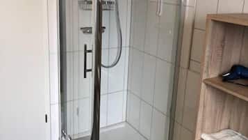 Buồng tắm vòi sen, khăn tắm