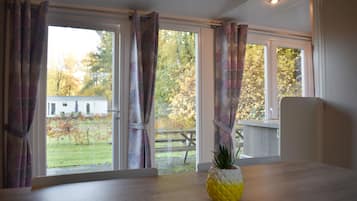 Chalet, 3 Bedrooms | Living area