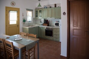 Fridge, microwave, oven, coffee/tea maker