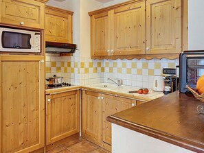 Coffee/tea maker, fridge, microwave, dishwasher - Cozy apartment in Chamonix center with parking (Chamonix-Mont-Blanc)