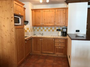 Fridge, microwave, dishwasher, coffee/tea maker - Cozy apartment in Chamonix center with parking (Chamonix-Mont-Blanc)