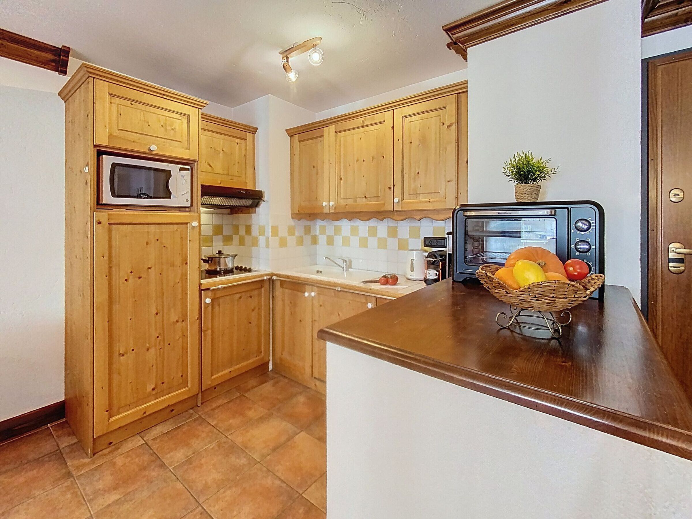 Coffee/tea maker, fridge, microwave, dishwasher