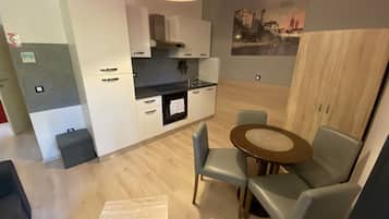 Superior-Apartment | Zimmersafe, kostenlose Babybetten, kostenloses WLAN