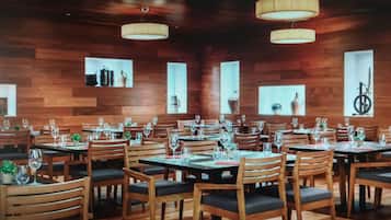 Desayuno buffet (EUR 15 por persona)