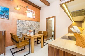 Apartamento luxo | Opções para refeição no quarto