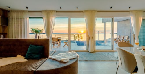 Luxury Villa White Velvet with Pool