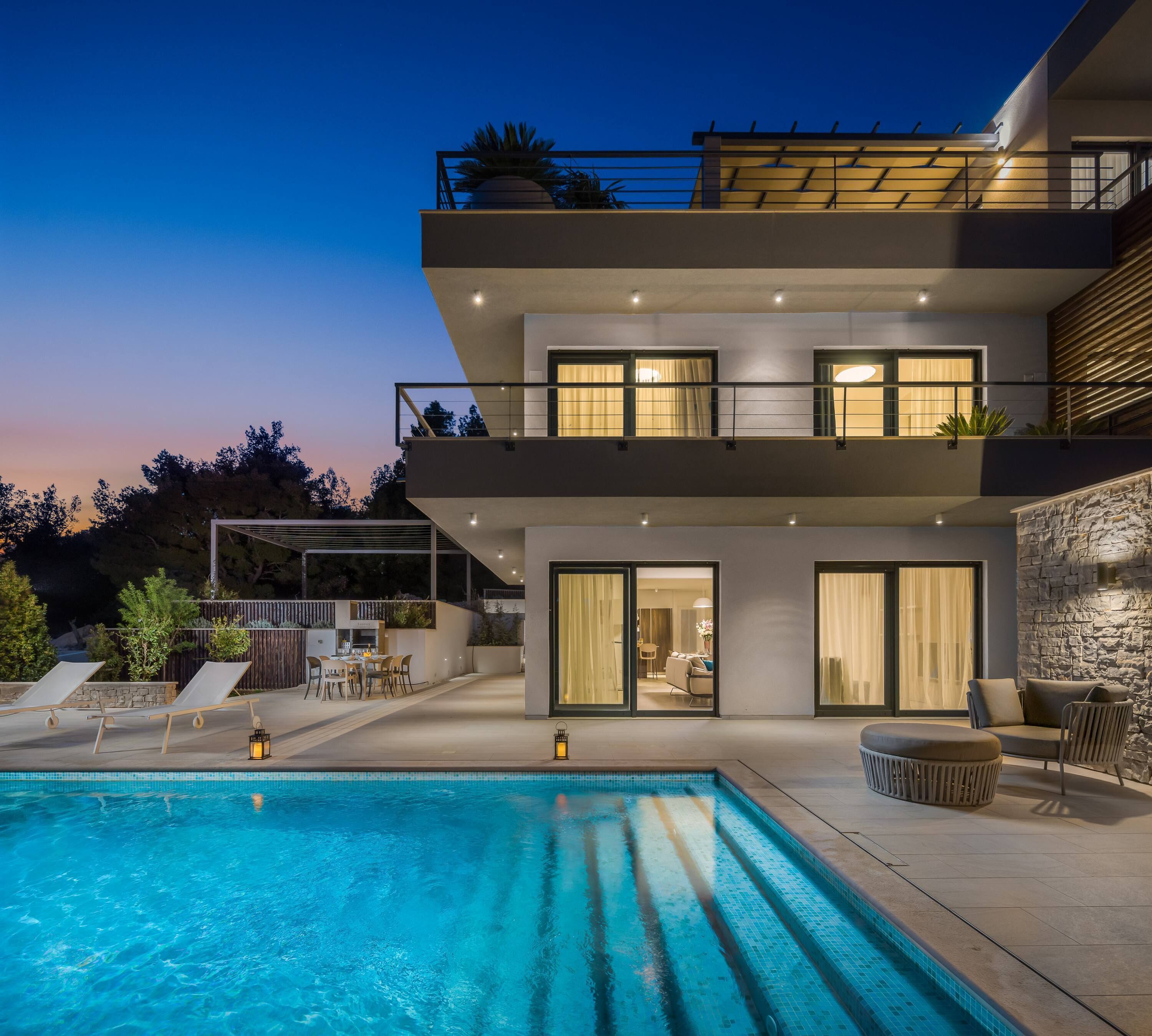 Alberca al aire libre por temporada y alberca climatizada